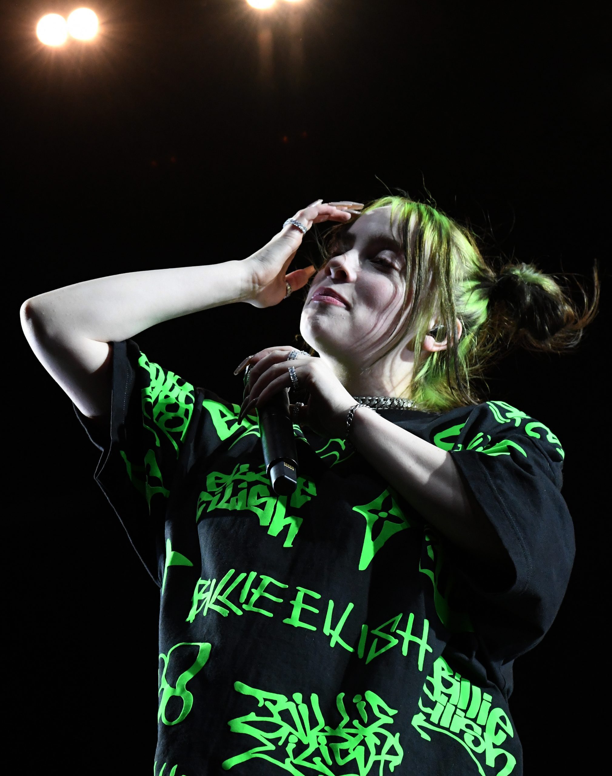 Billie Eilish debuta en Tiny Desk con una íntima sesión