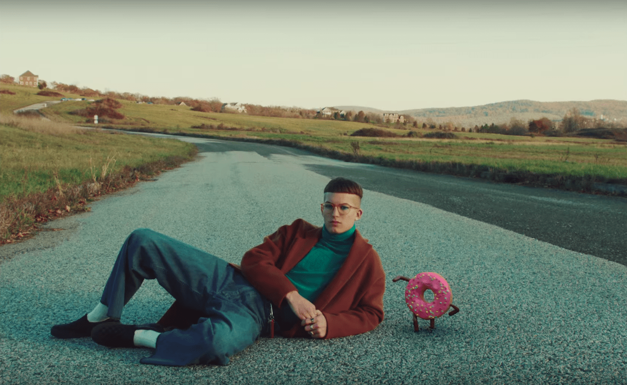Gus Daperton: Dream pop lleno de color, identidad y mucho DIY