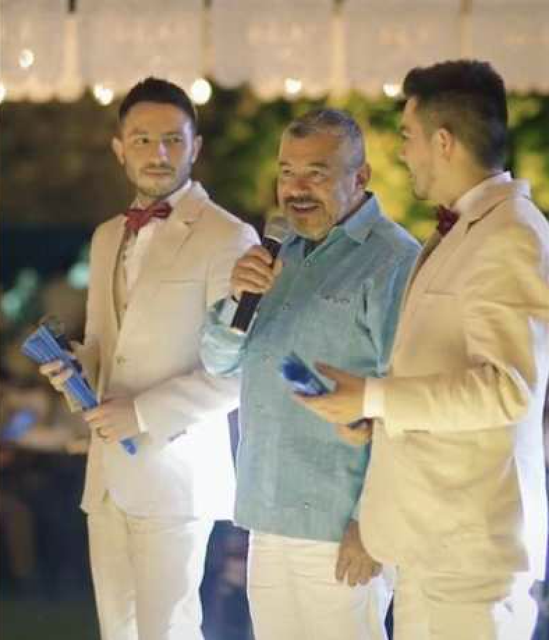 "Es mi orgullo": El emotivo discurso de un papá durante la boda gay de su hijo 