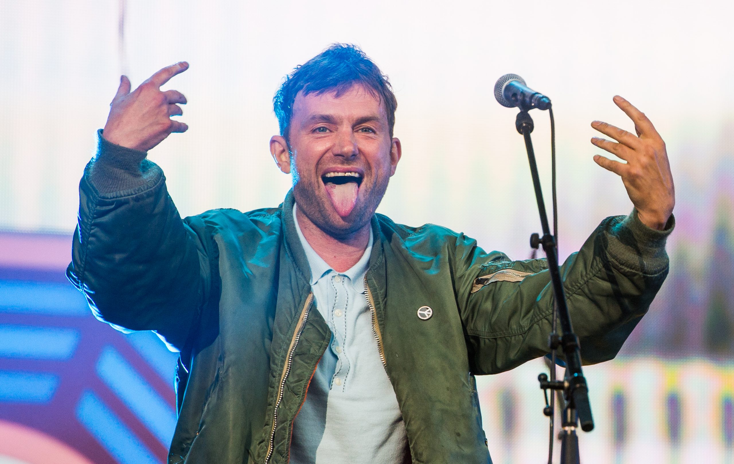 Recordemos cuando a Damon Albarn lo bajaron del escenario después de tocar 5 horas