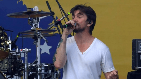 Juanes detuvo dos veces su concierto en Venezuela Aid Live por disturbios en el público