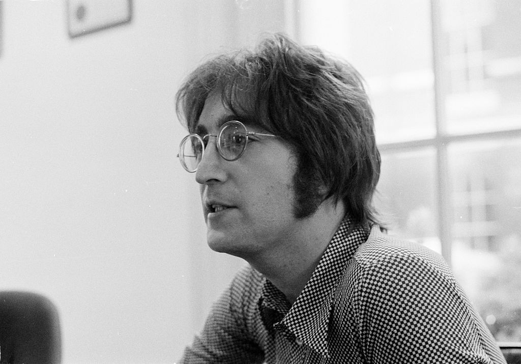 De principio al fin: La inusual relación de John Lennon y el número 9