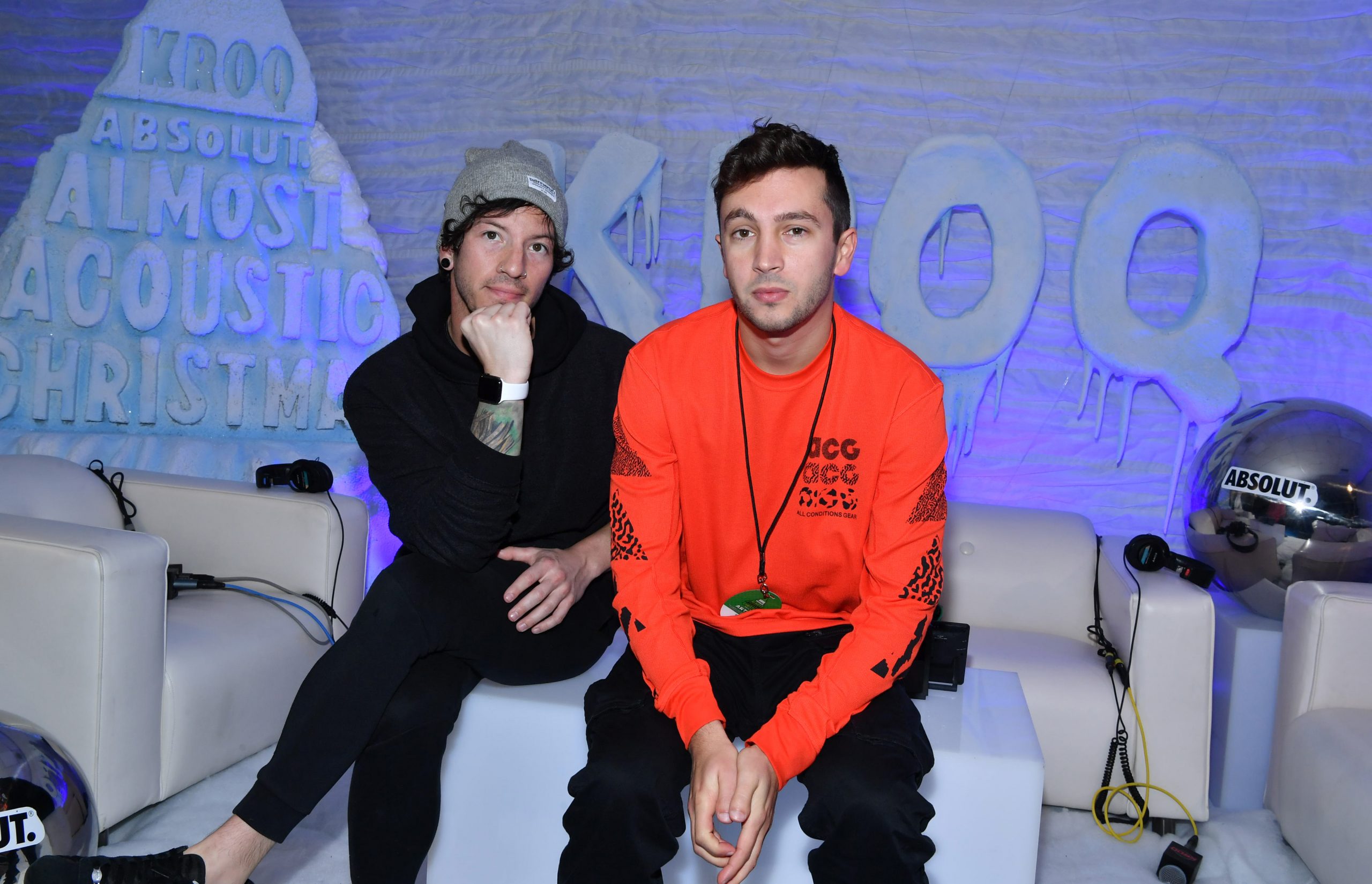 Twenty One Pilots se ponen en mood navideño con la rola "Christmas Saves The Year"