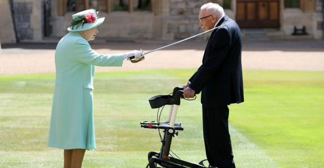 ¡Sir Tom Moore! Abuelito que recaudó 750 millones de pesos para el coronavirus es nombrado Caballero de Inglaterra