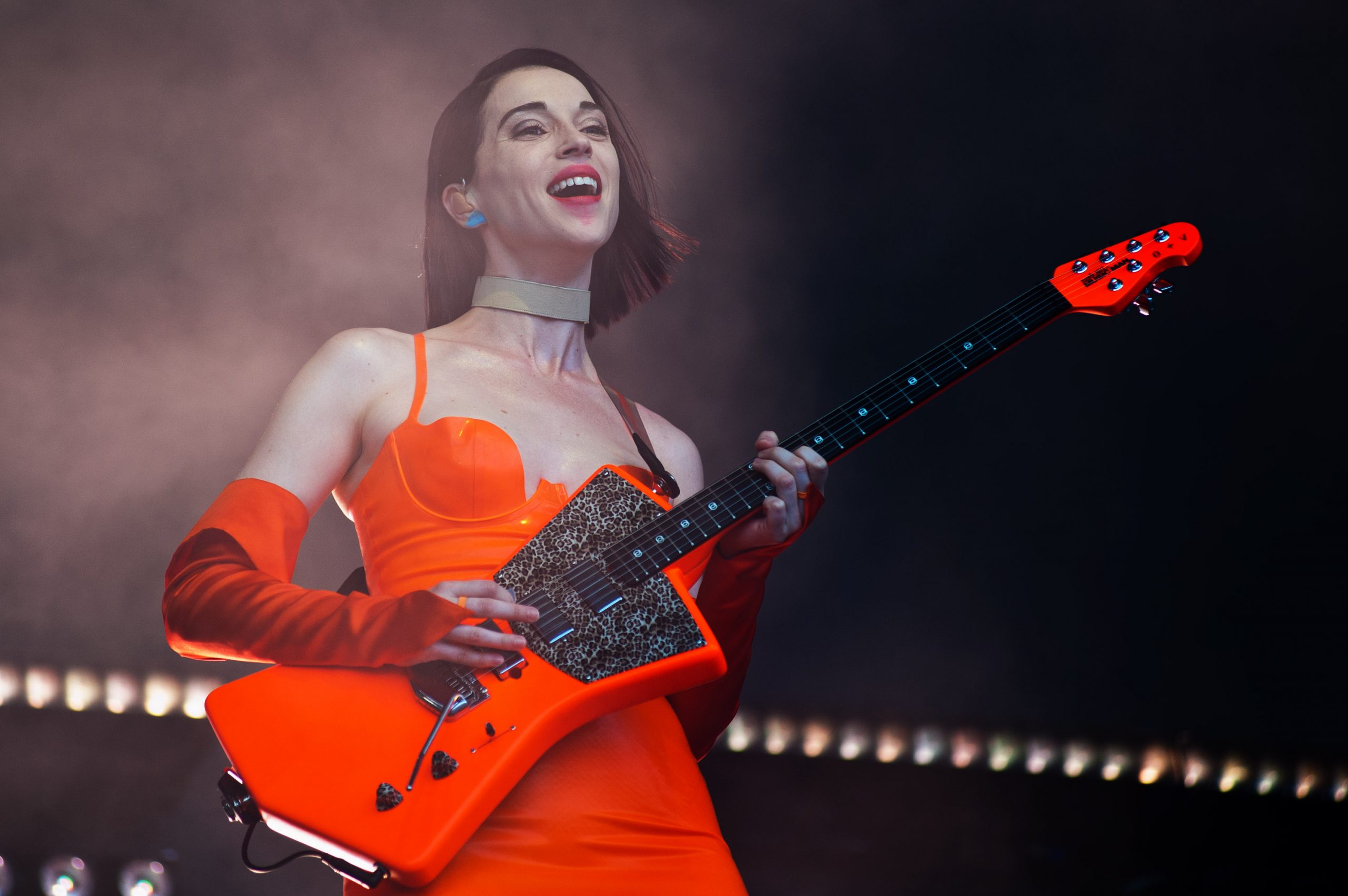 St. Vincent revela los detalles de su nuevo disco con la rola "Pay Your Way In Pain"