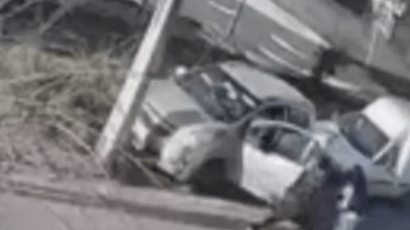 Sin chancla: Mamá entrega a su hijo a la policía al enterarse que robó un auto